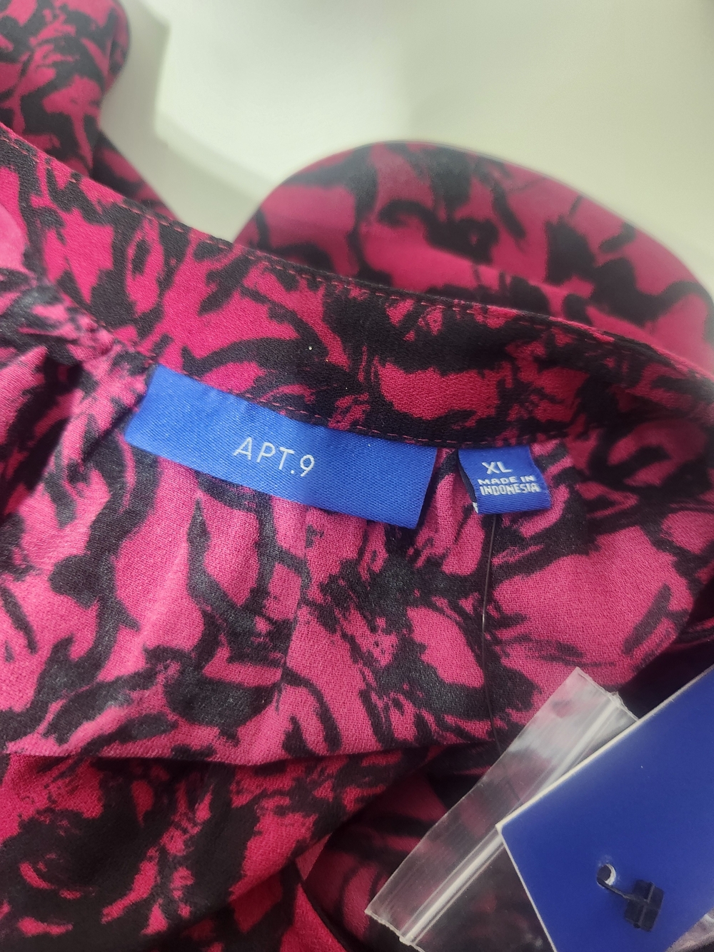 Apt. 9 Sleeveless Floral Shell Top - Magenta & Black - Picture 4 of 5